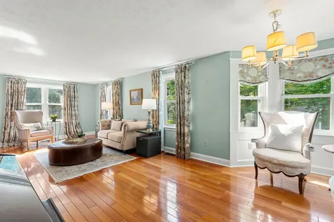 57 Middle Dunstable Road Nashua NH 03062