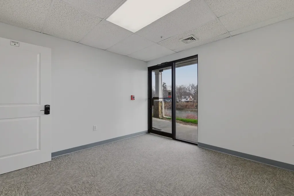 19 Bridge Street Kittery ME 03904