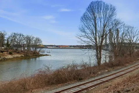 19 Bridge Street Kittery ME 03904