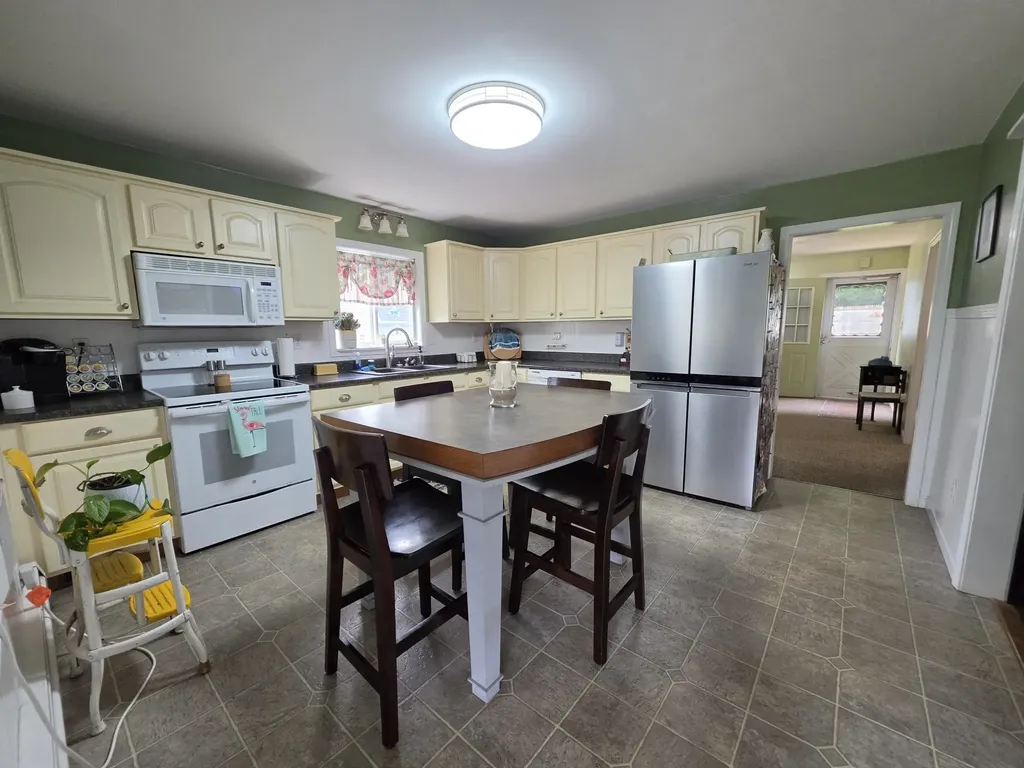 35 Water Street Epping NH 03042