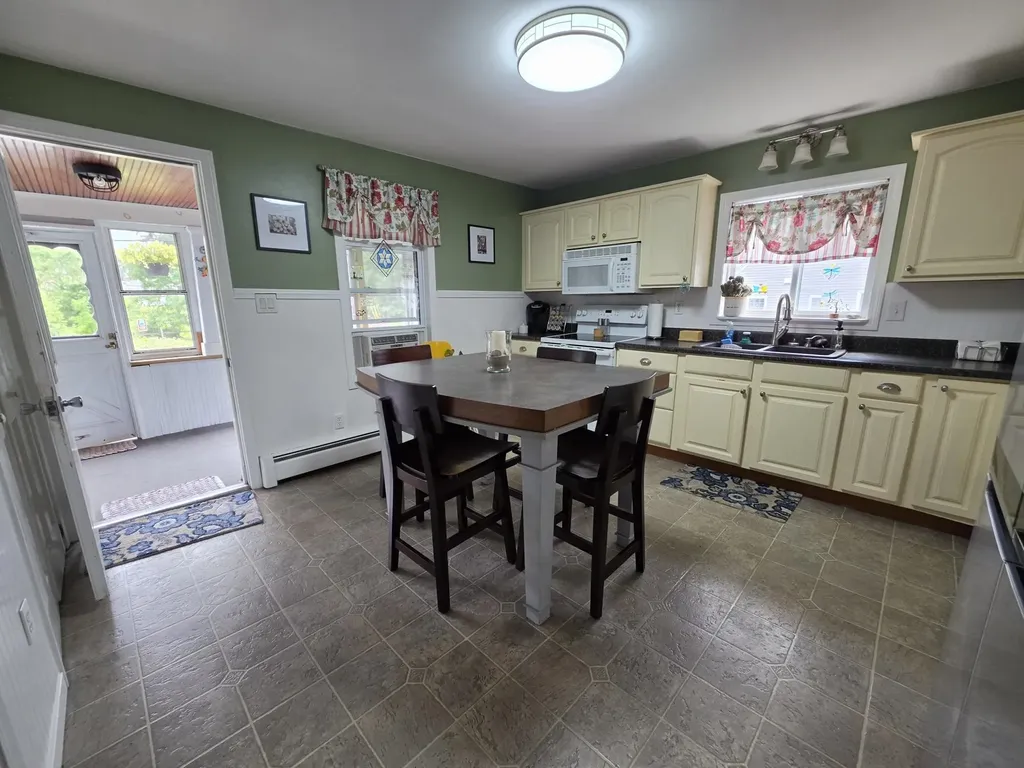 35 Water Street Epping NH 03042