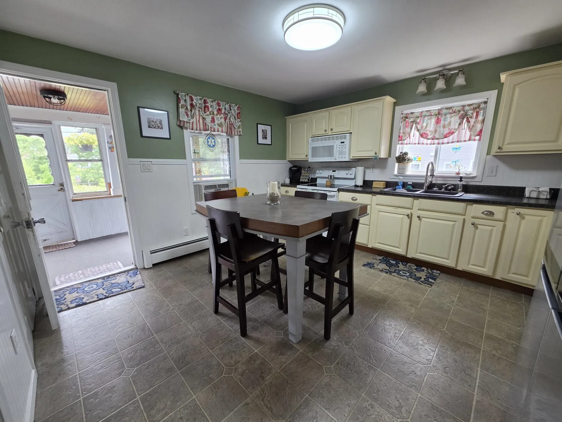 35 Water Street Epping NH 03042