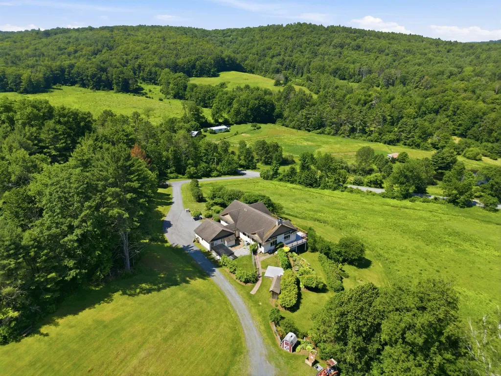 55 County Road Hartland VT 05089