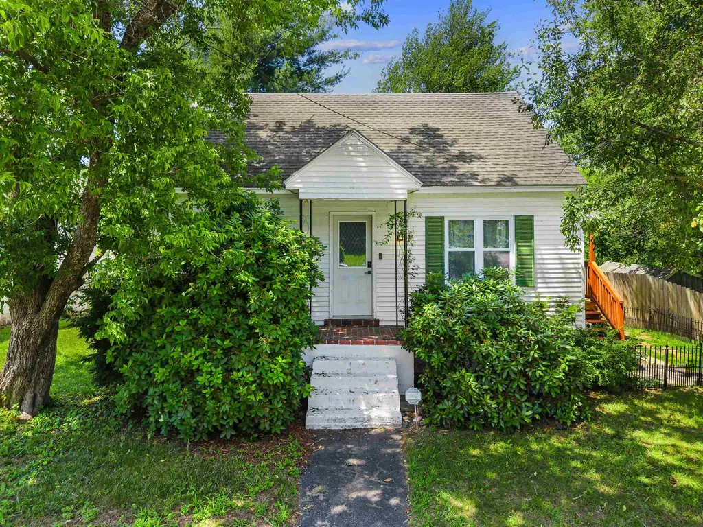 18 Warren Avenue Goffstown NH 03045