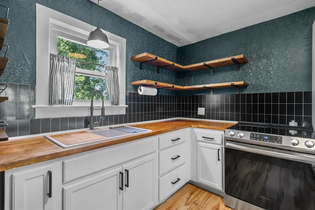 18 Warren Avenue Goffstown NH 03045