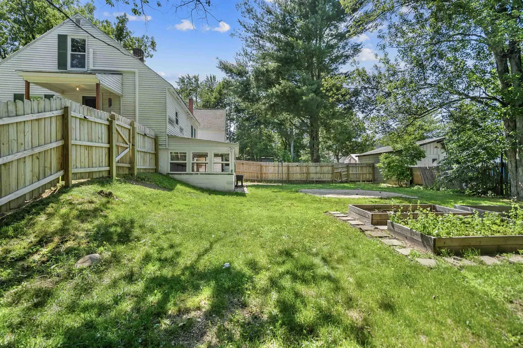 18 Warren Avenue Goffstown NH 03045