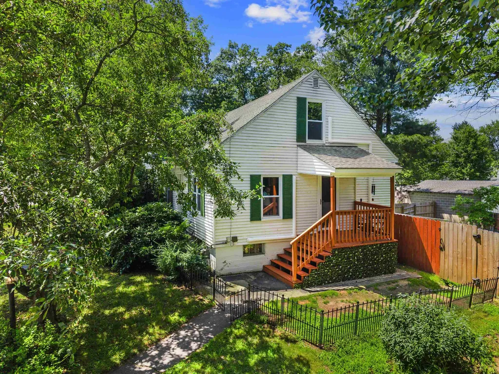 18 Warren Avenue Goffstown NH 03045