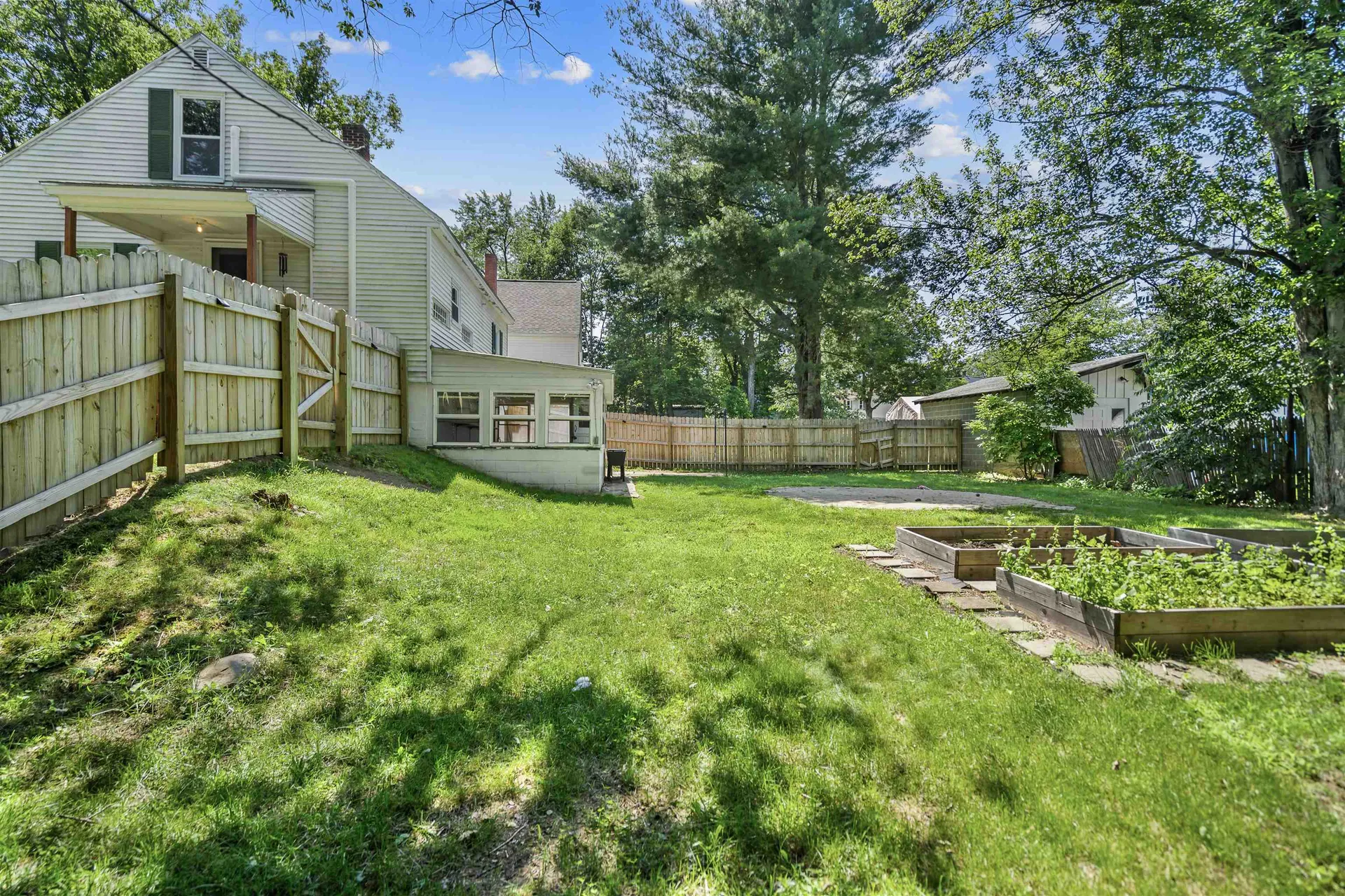 18 Warren Avenue Goffstown NH 03045