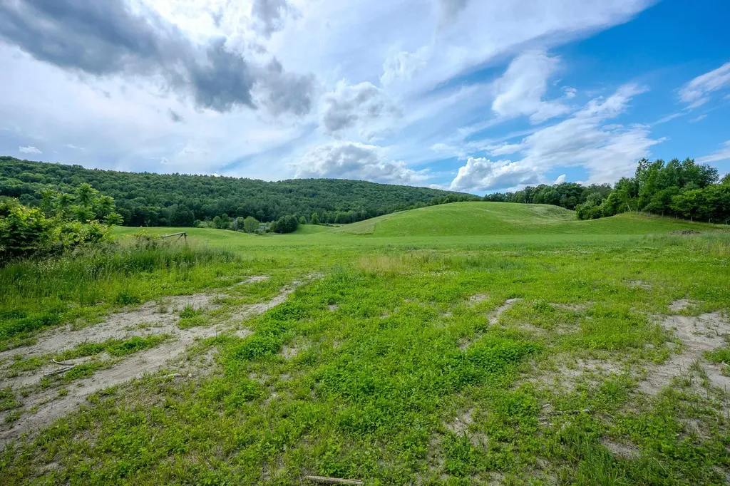 1 Us Route 5 Road Hartland VT 05048