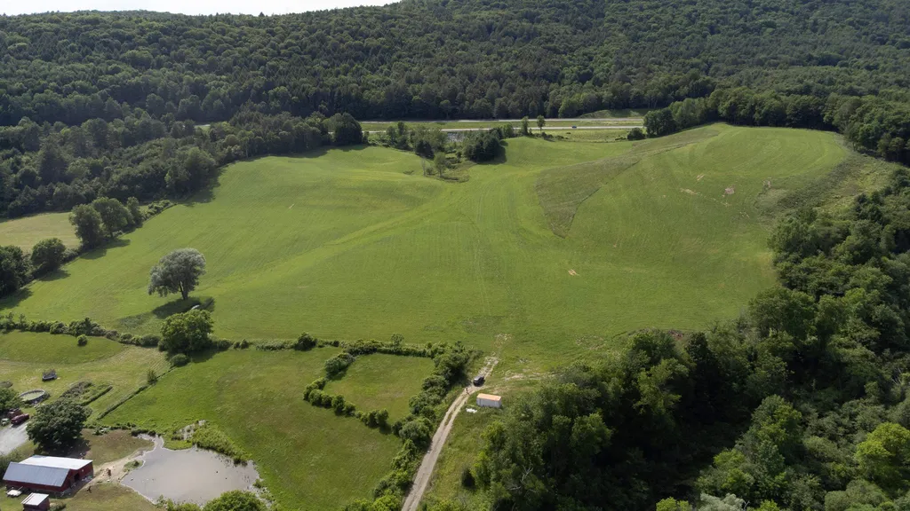1 Us Route 5 Hartland VT 05048