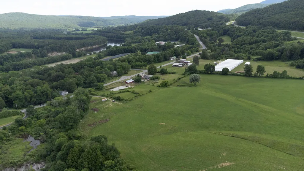1 Us Route 5 Hartland VT 05048