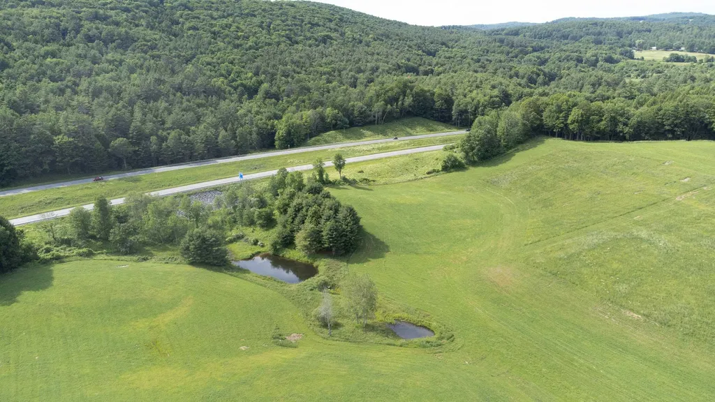 1 Us Route 5 Hartland VT 05048