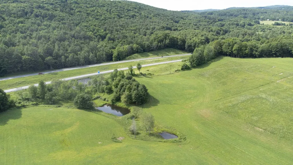 1 Us Route 5 Road Hartland VT 05048