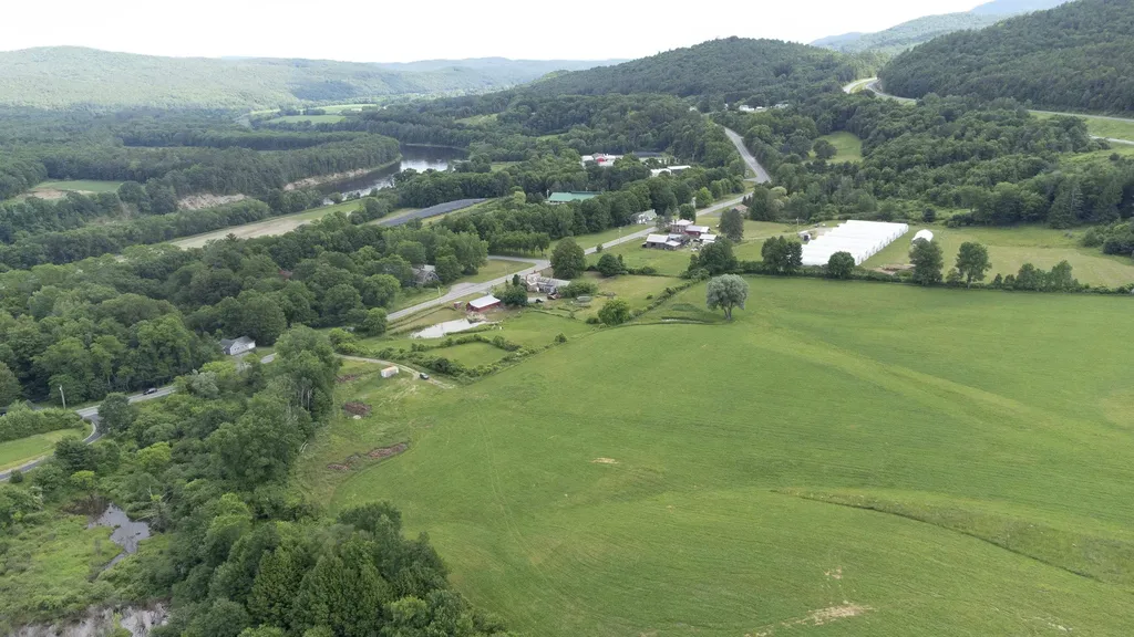 1 Us Route 5 Hartland VT 05048
