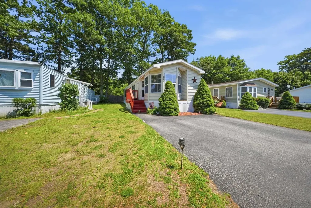 20 Black Forest Road North Hampton NH 03862