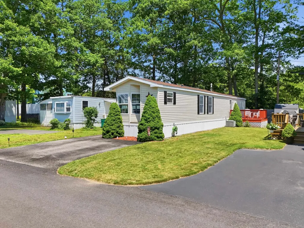 20 Black Forest Road North Hampton NH 03862