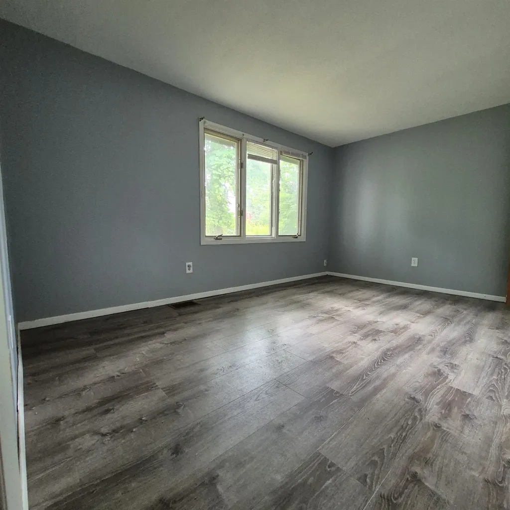 12 Oakwood Drive Claremont NH 03743