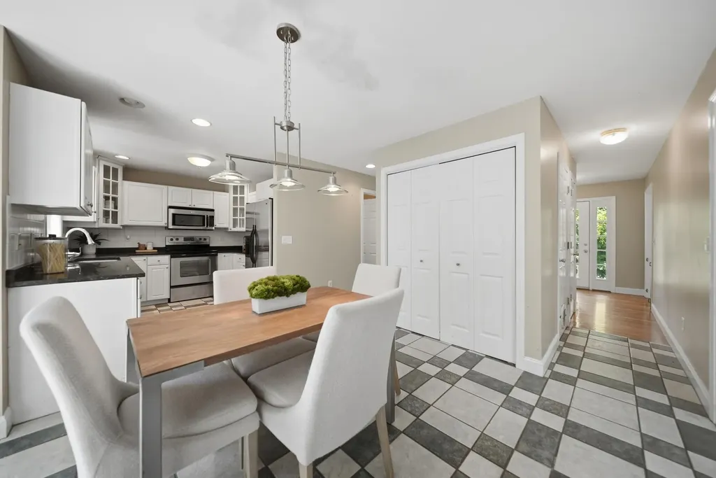 9 Hawk Drive Salem NH 03079