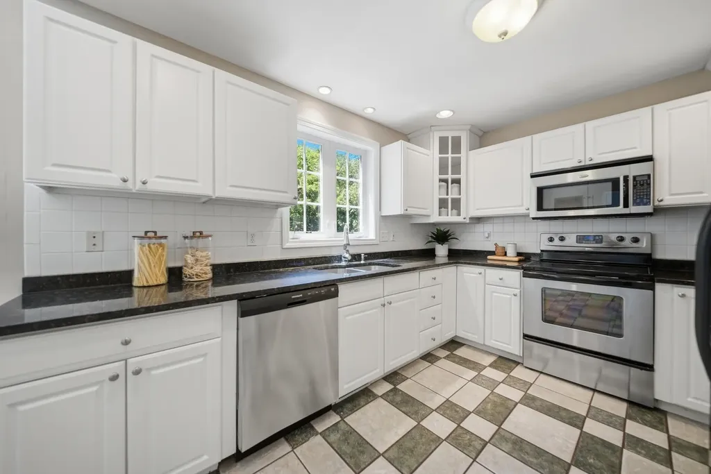 9 Hawk Drive Salem NH 03079
