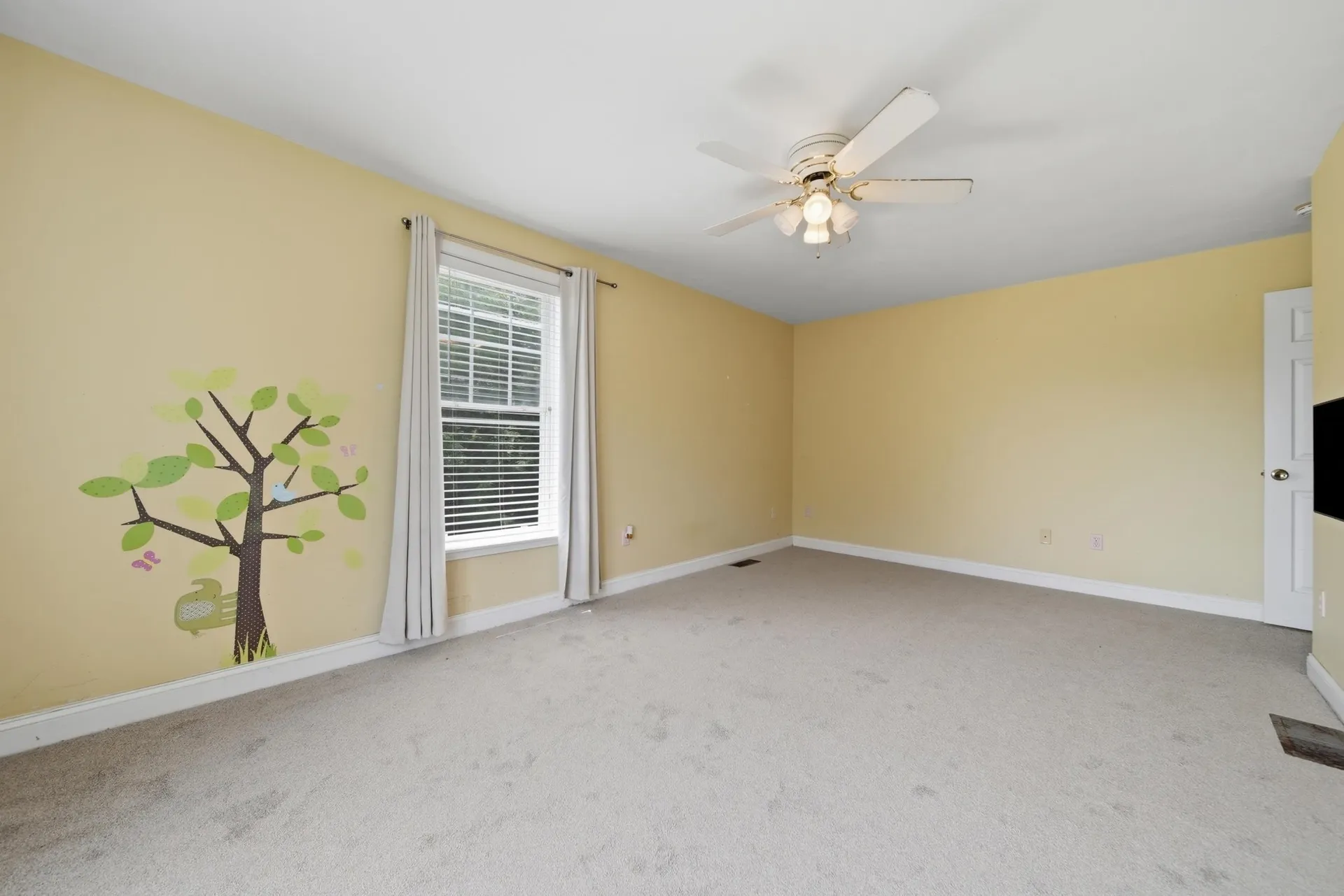 9 Hawk Drive Salem NH 03079