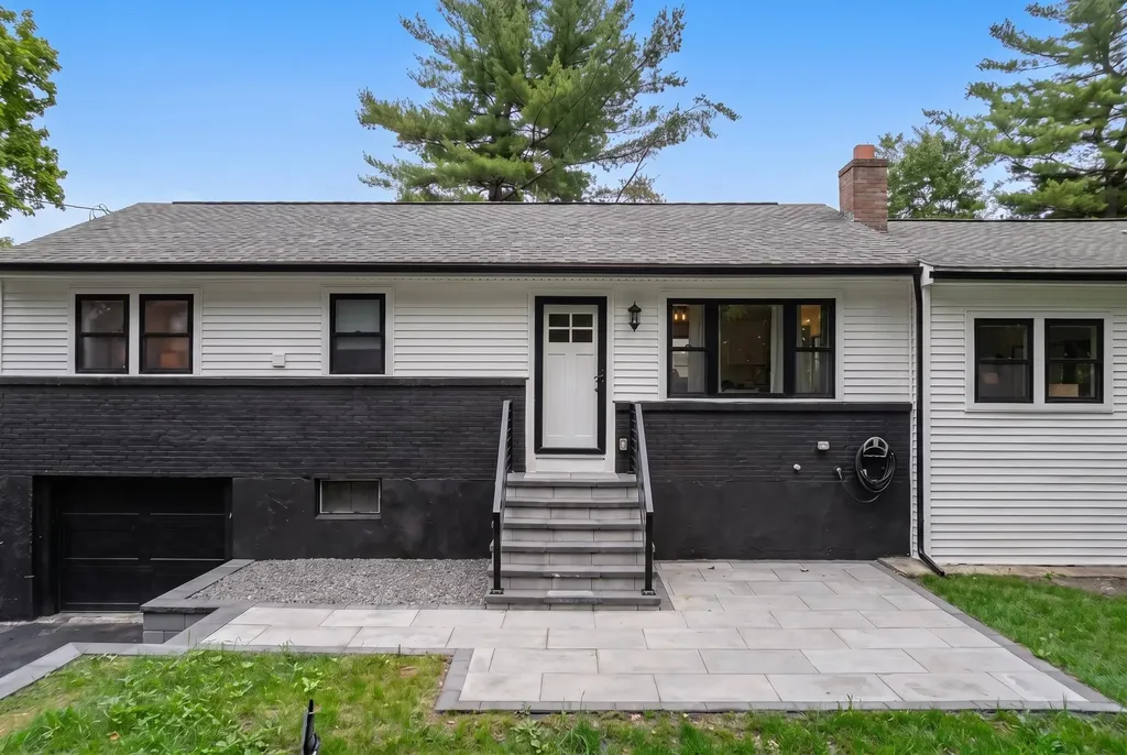 11 Hanson Avenue Salem NH 03079