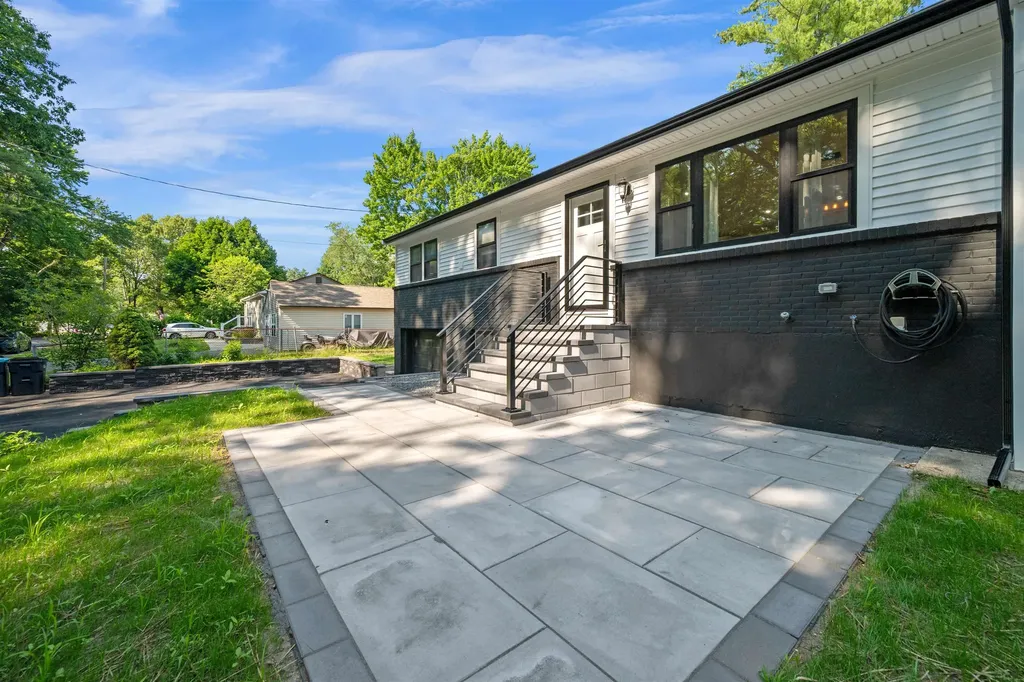 11 Hanson Avenue Salem NH 03079