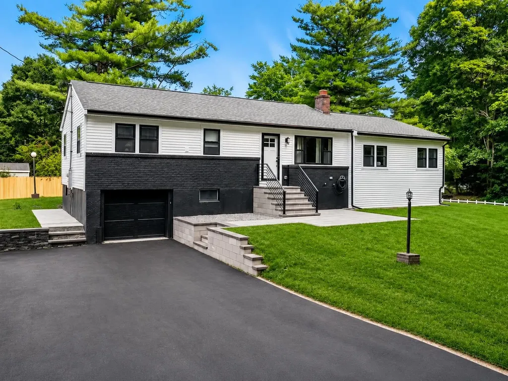 11 Hanson Avenue Salem NH 03079