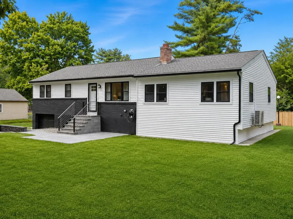 11 Hanson Avenue Salem NH 03079
