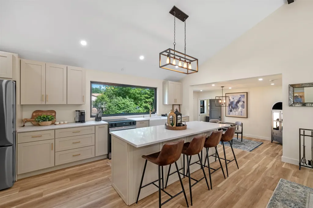 11 Hanson Avenue Salem NH 03079