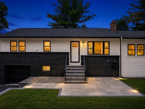 11 Hanson Avenue Salem NH 03079
