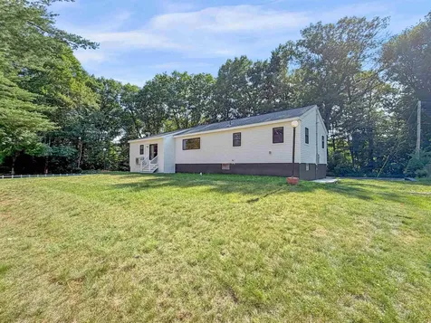 11 Hanson Avenue Salem NH 03079