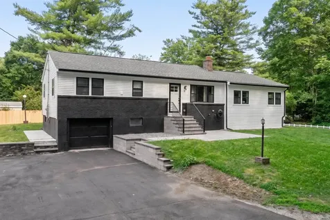 11 Hanson Avenue Salem NH 03079