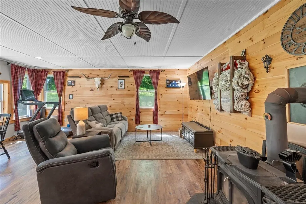 114 W Woodbury Road Woodbury VT 05680