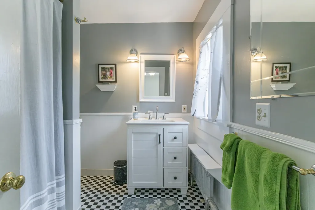 330 Knox Marsh Road Madbury NH 03823