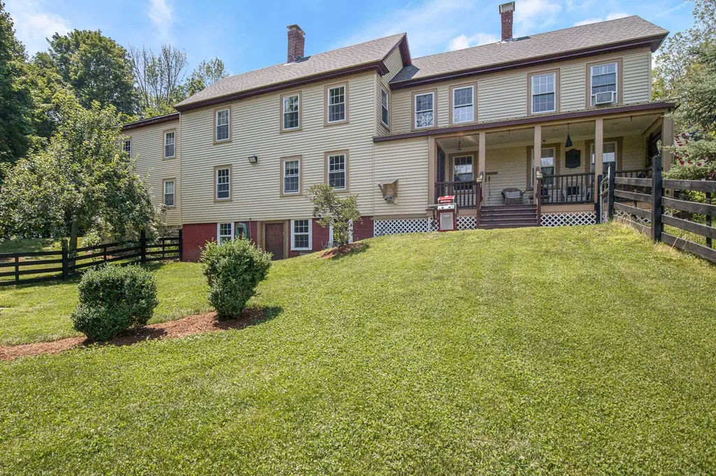 330 Knox Marsh Road Madbury NH 03823