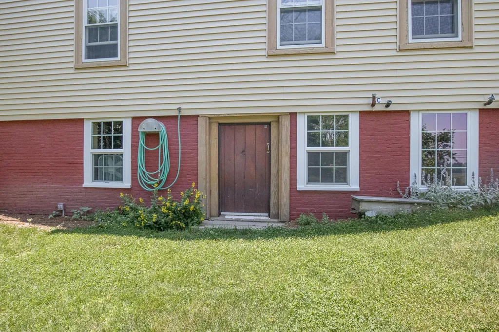 330 Knox Marsh Road Madbury NH 03823
