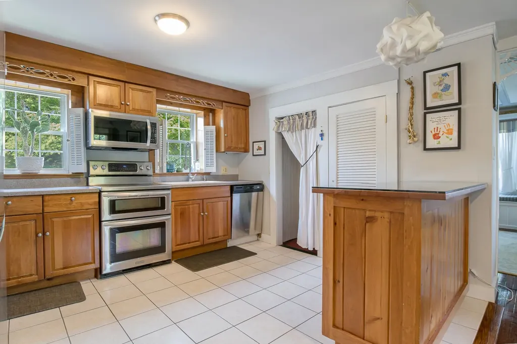 330 Knox Marsh Road Madbury NH 03823