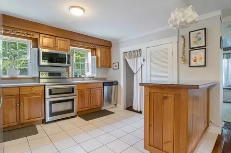 330 Knox Marsh Road Madbury NH 03823