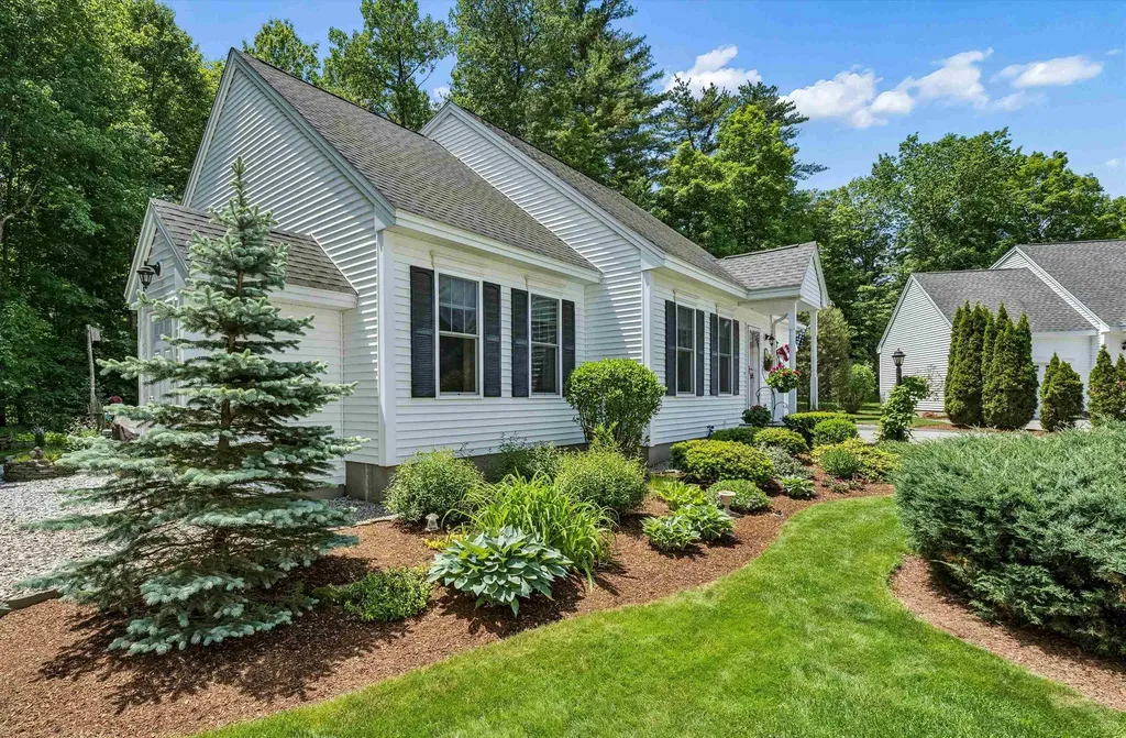 32 Peacock Brook Lane Amherst NH 03031