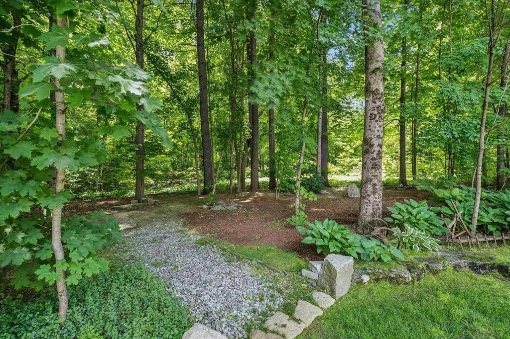 32 Peacock Brook Lane Amherst NH 03031