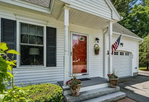 32 Peacock Brook Lane Amherst NH 03031