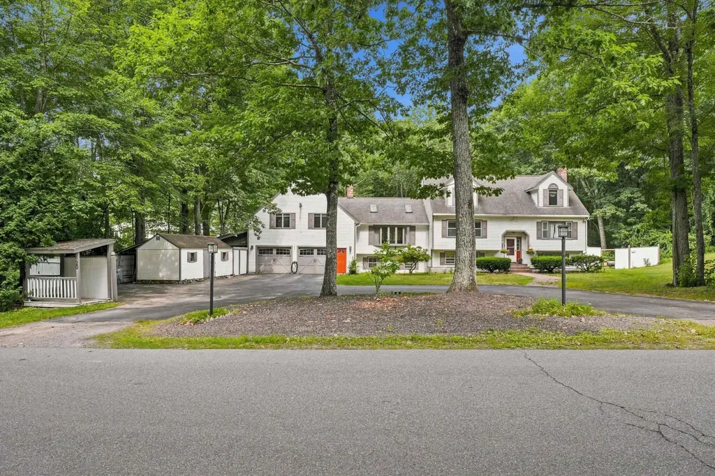 20 Partridge Lane Londonderry NH 03053