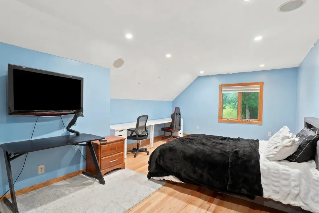 20 Partridge Lane Londonderry NH 03053