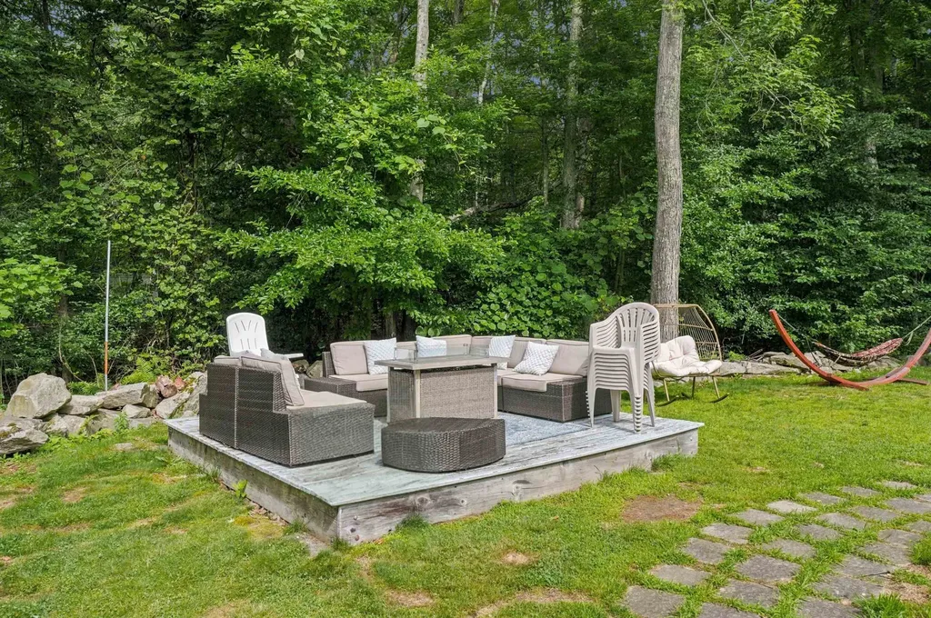 20 Partridge Lane Londonderry NH 03053