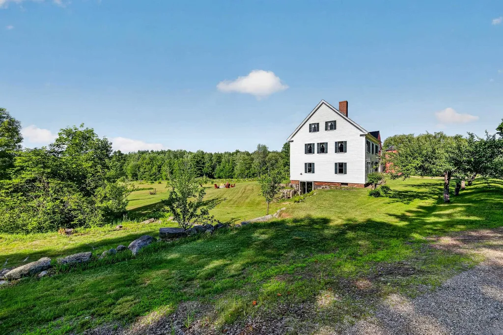 1467 Brownfield Road Conway NH 03813