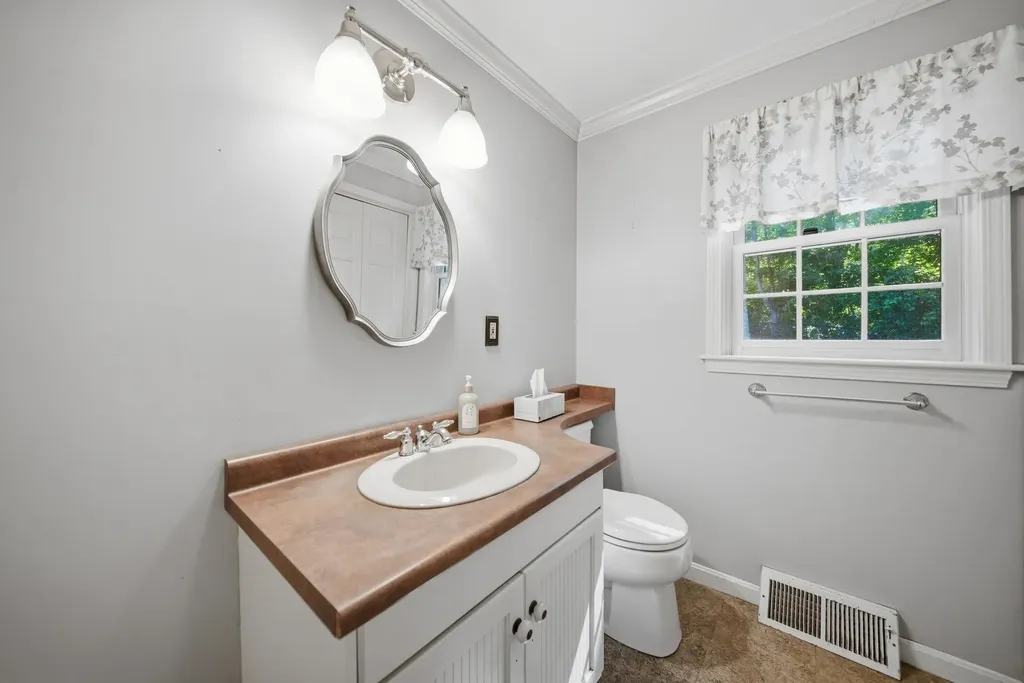 101 Currier Drive Manchester NH 03104