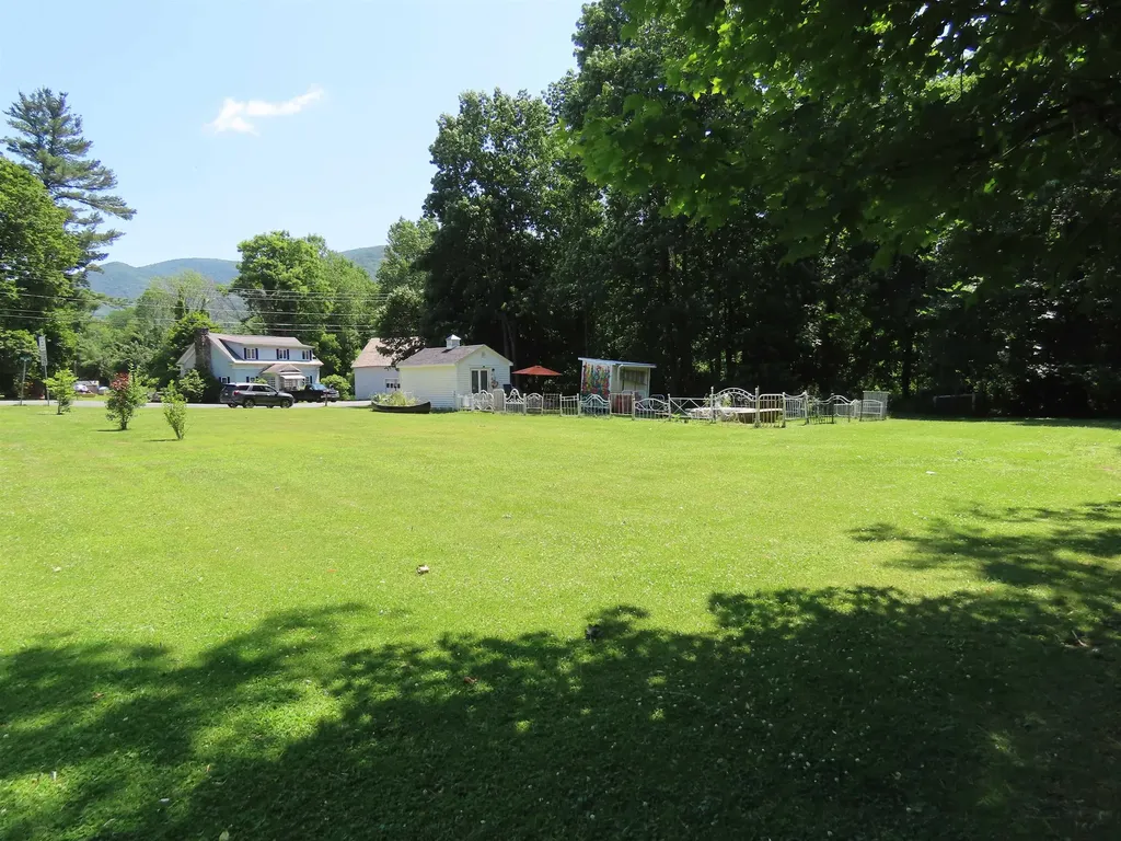 14 The Lane Stamford VT 05352