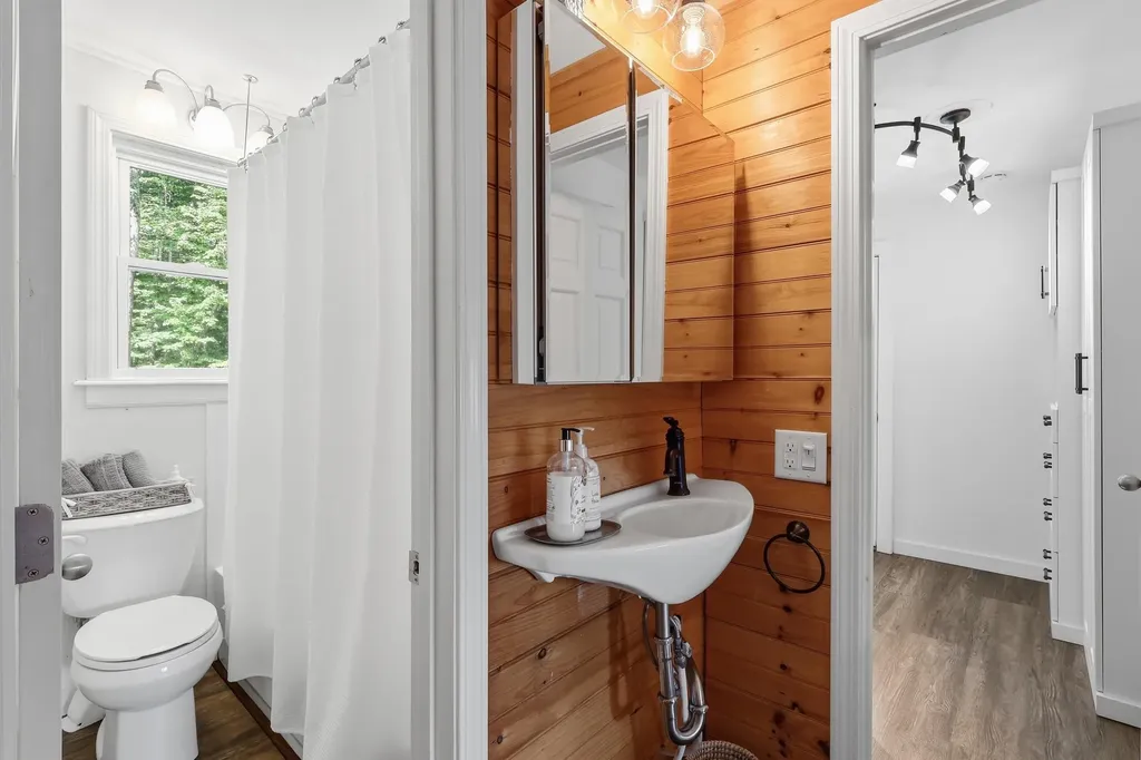 470 Mica Point Road Barrington NH 03825