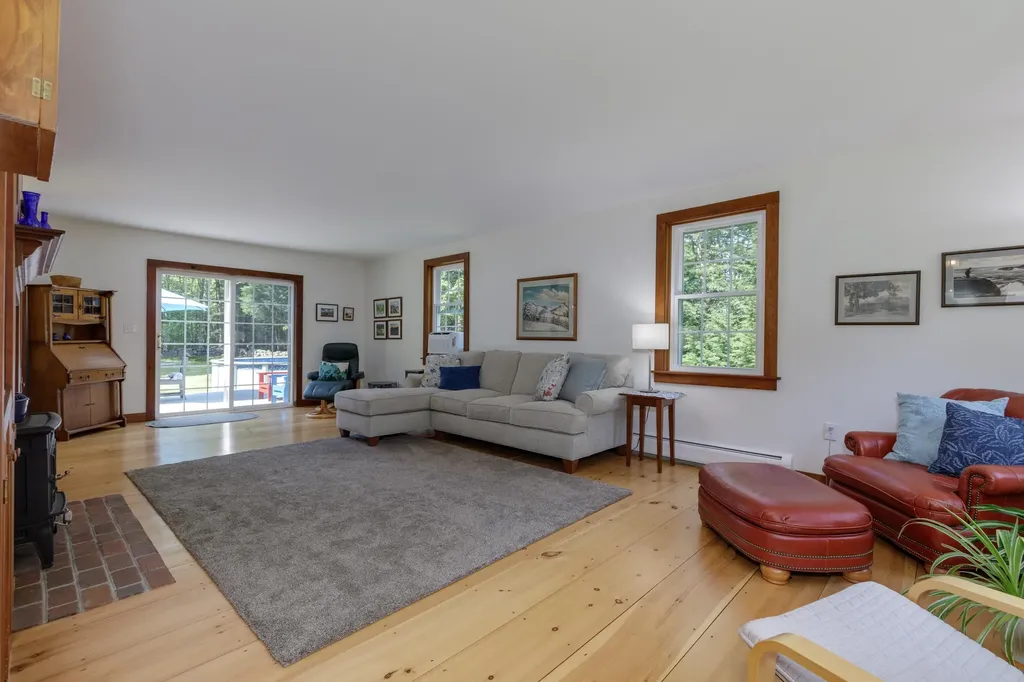 90 Deer Run Road Henniker NH 03242