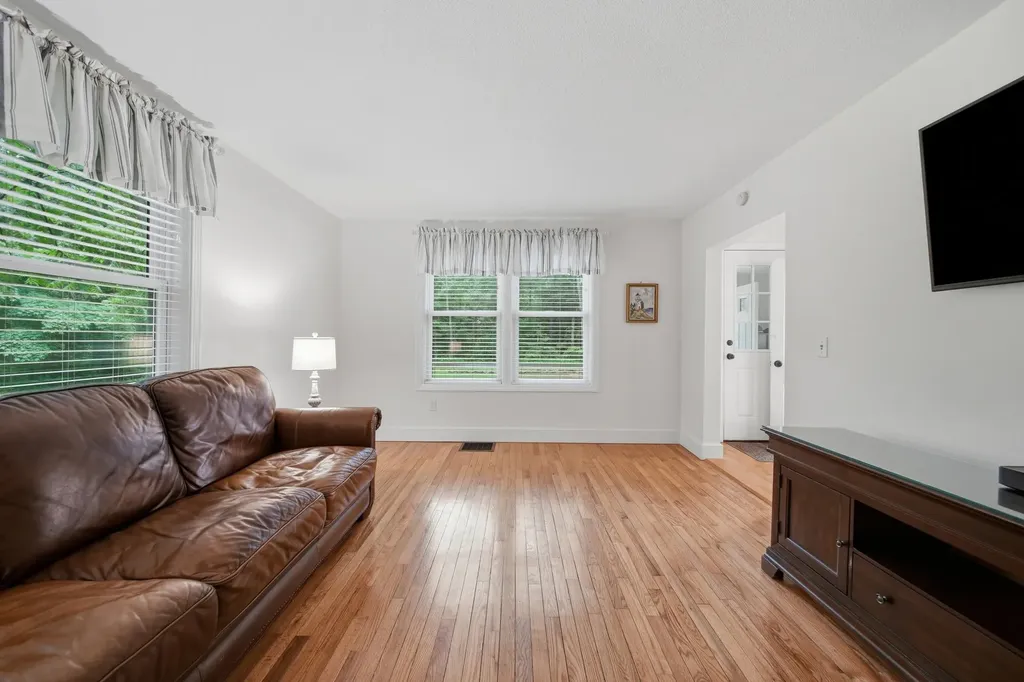 288 Island Pond Road Derry NH 03038